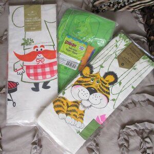 lot of NIP large printed paper tablecloths